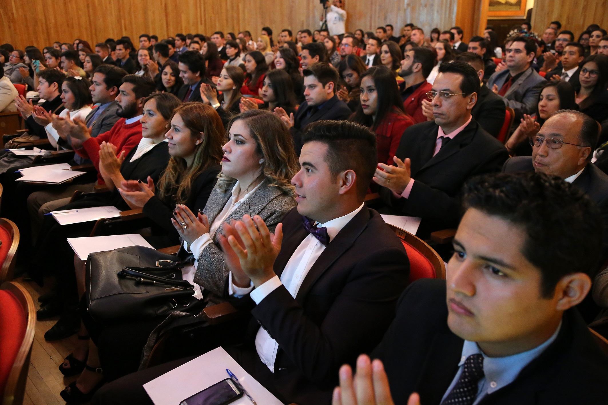 Entre los reconocidos se encuentran 116 estudiantes del nivel medio superior y 178 del superior