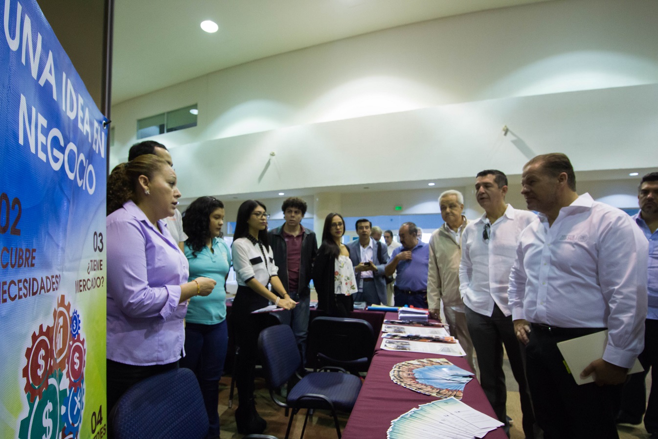 Representantes del gobierno federal, estatal y municipal visitaron el stand del CUCosta