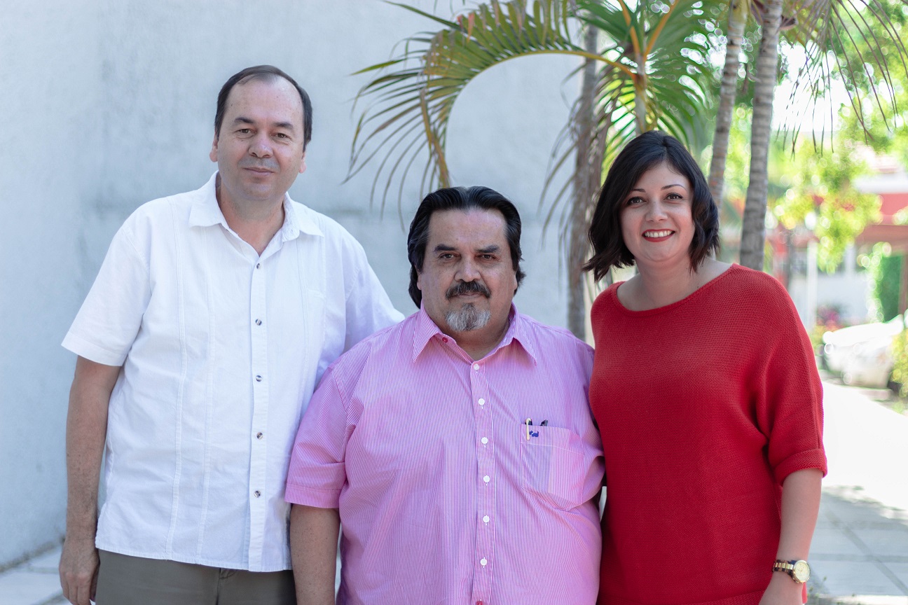 (De izq. a der.) Dr. Remberto Castro, Dr. Marco A. Cortés, Mtra. Judith A. Saldate