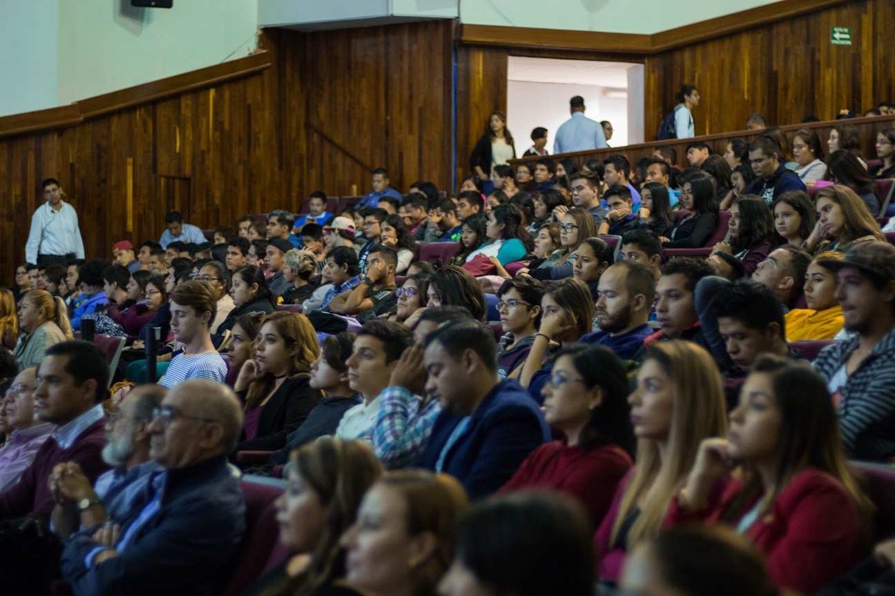 Estudiantes de primer ingreso escucharon el mensaje de bienvenida al ciclo escolar 2018-A