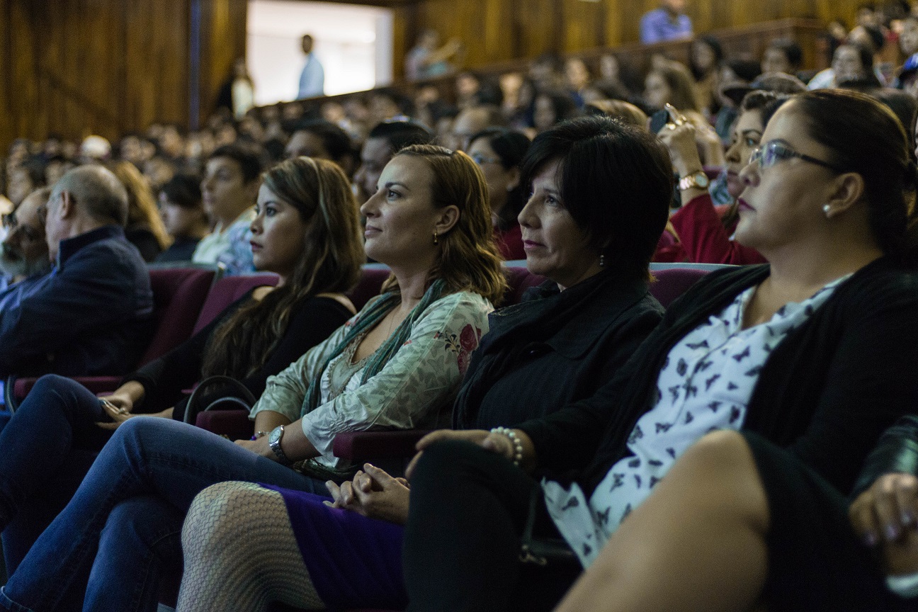 Académicos y personal administrativo asistieron a la ceremonia de bienvenida