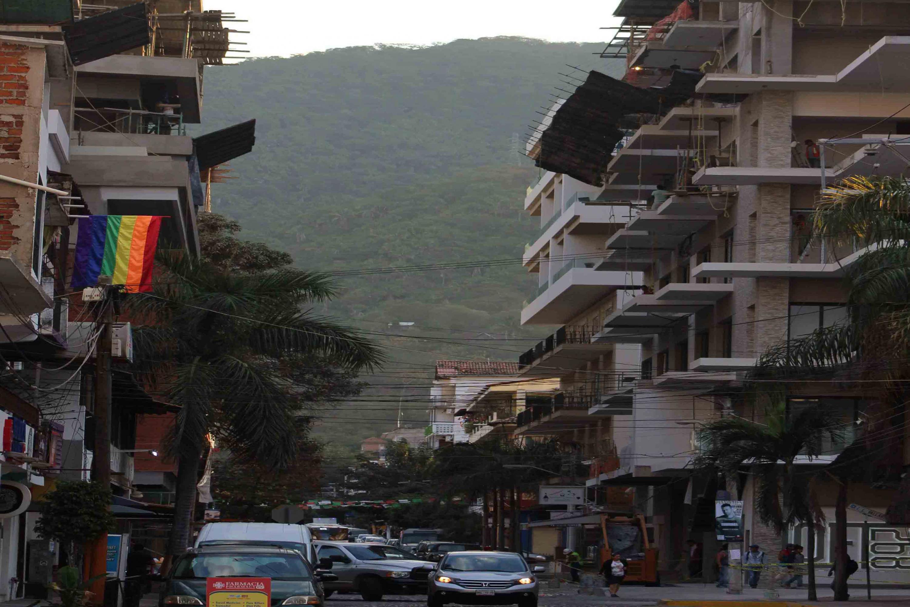 Intersección de Ignacio L. Vallarta y Venustiano Carranza en la Zona Romántica