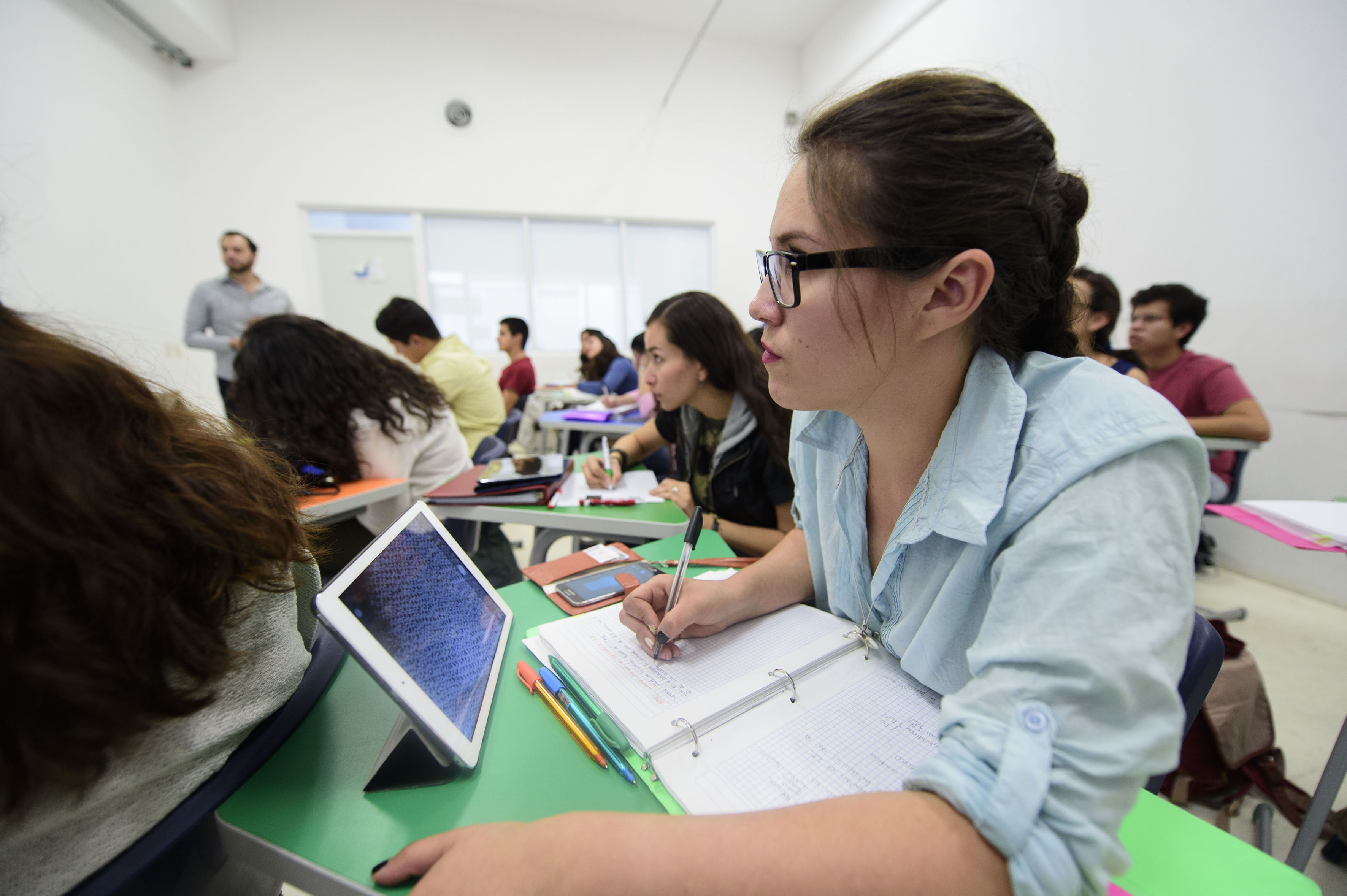 La UdeG ofrece 121 carreras y programas de técnico superior universitario