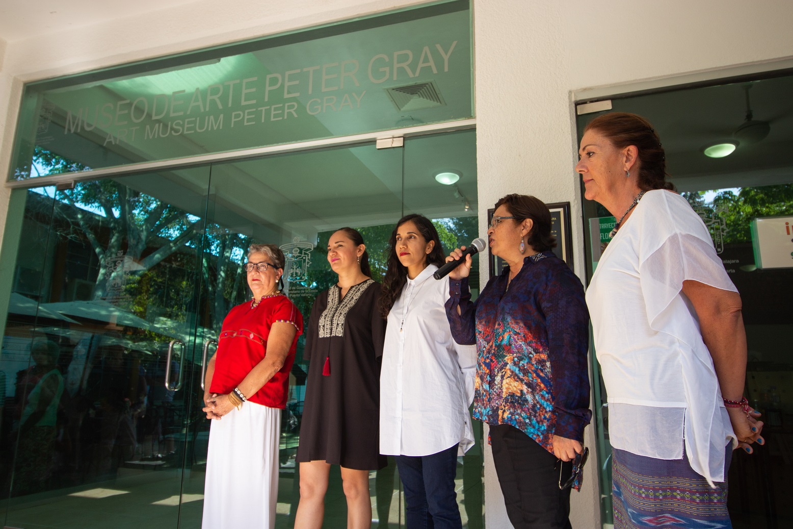Autoridades universitarias y las artistas Rebeca Santiago Jiménez, Paloma Camarena y Carmina Díaz encabezaron la inauguración 