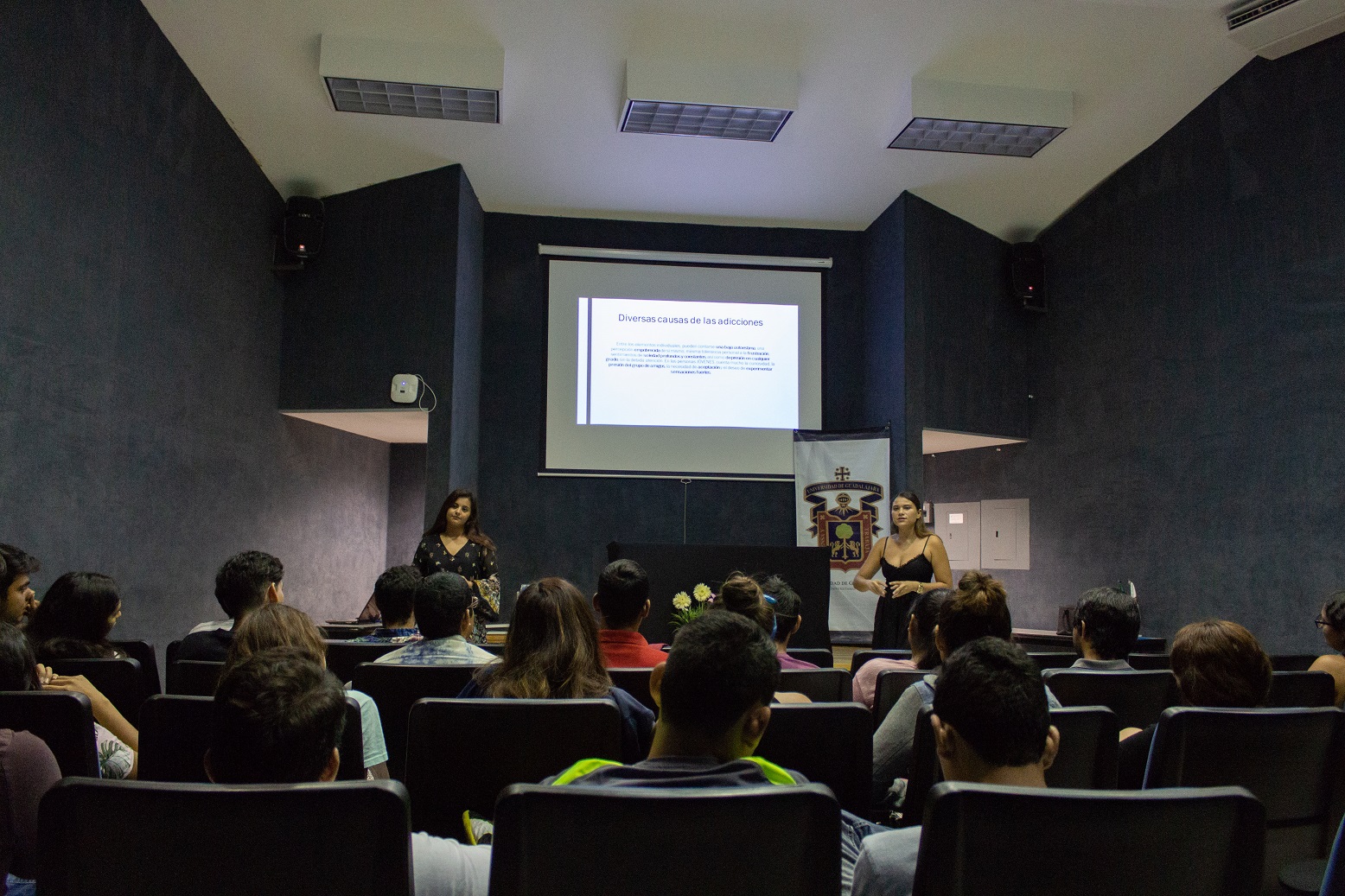 Ofrece talleres y cursos sobre técnicas y hábitos de estudio, relaciones interpersonales, habilidades sociales, sexualidad saludable