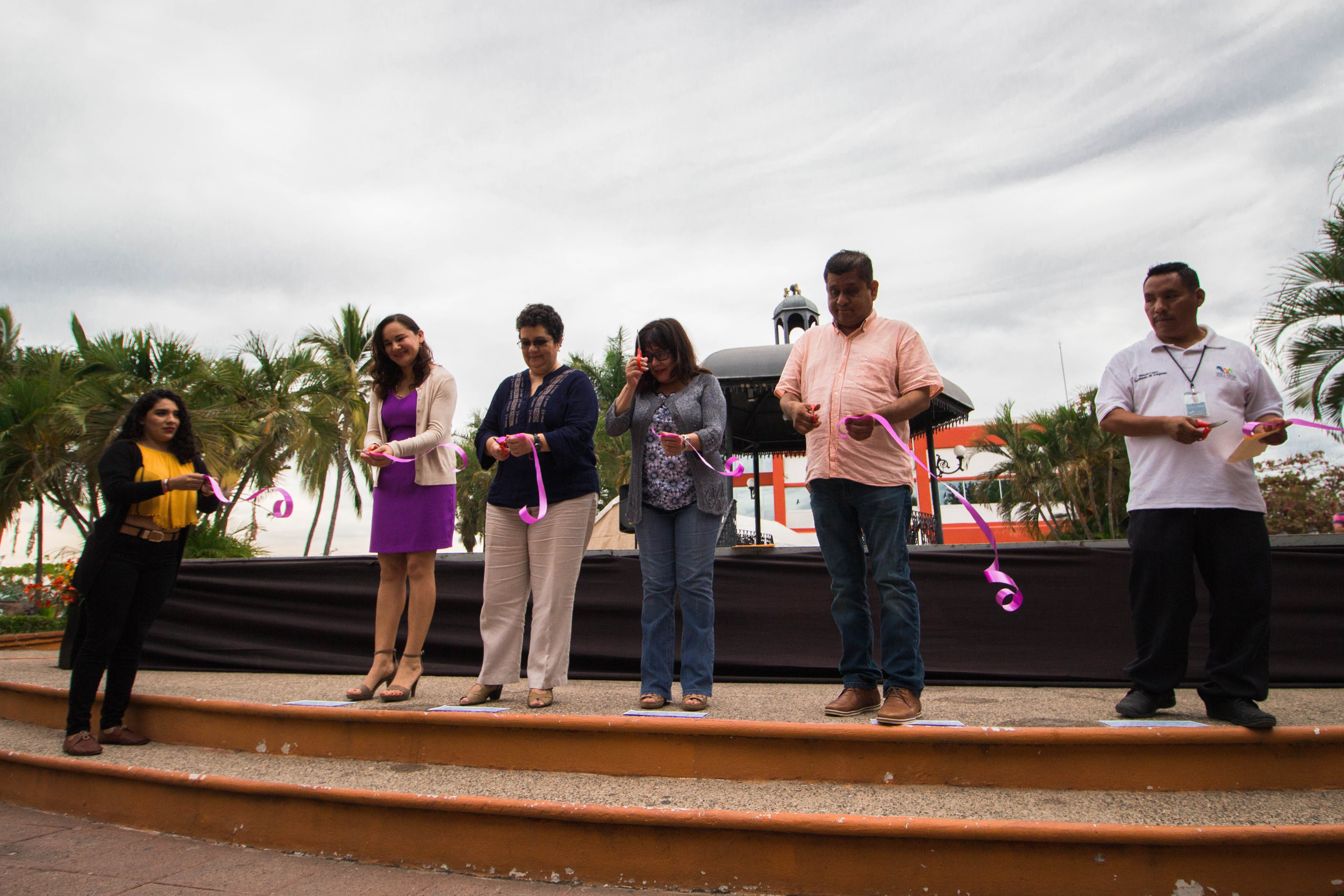 Autoridades universitarias y municipales inauguraron la Feria de Comunidades Indígenas