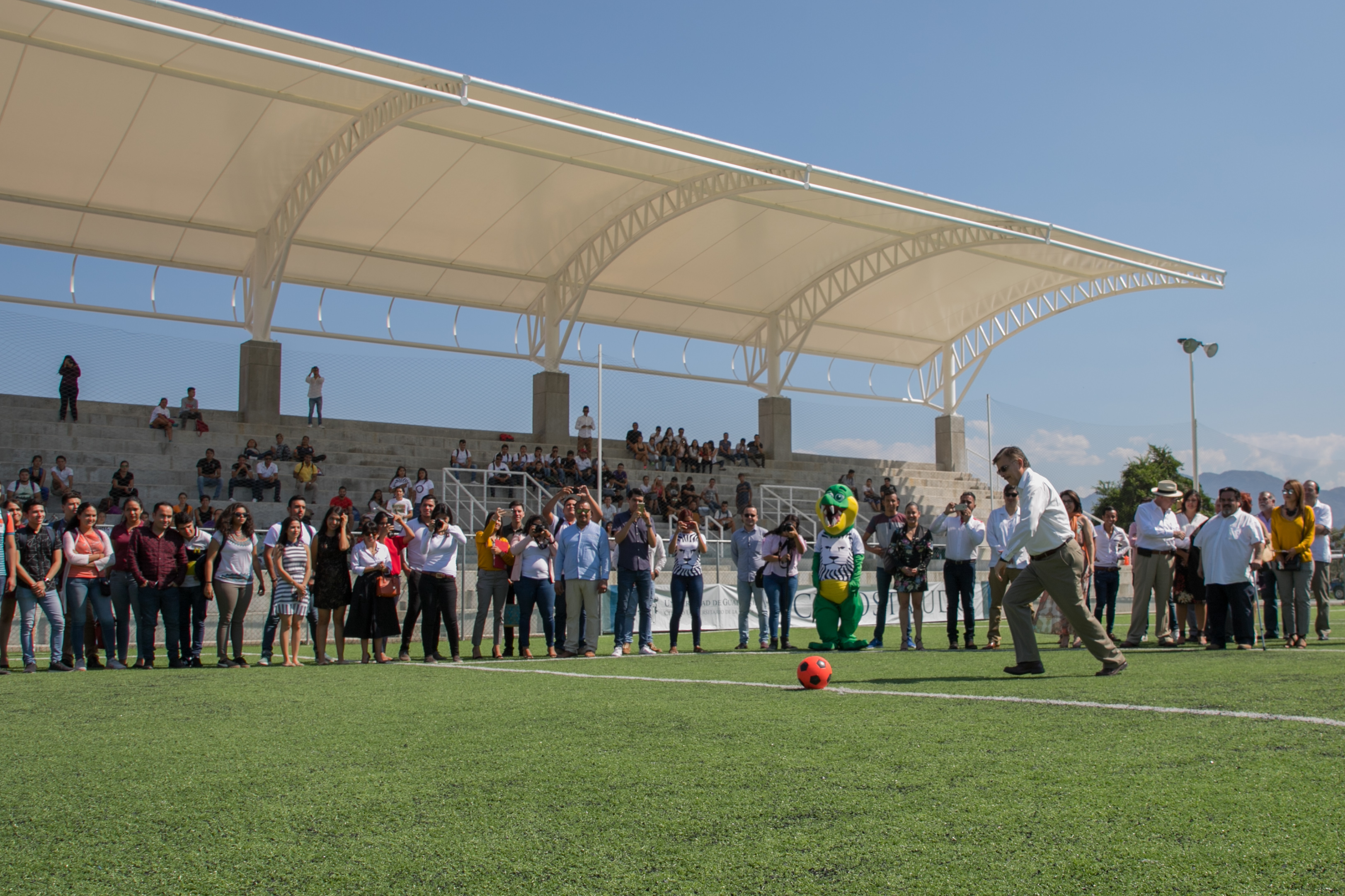 El Rector general de la UdeG inauguró el nuevo espacio deportivo del campus