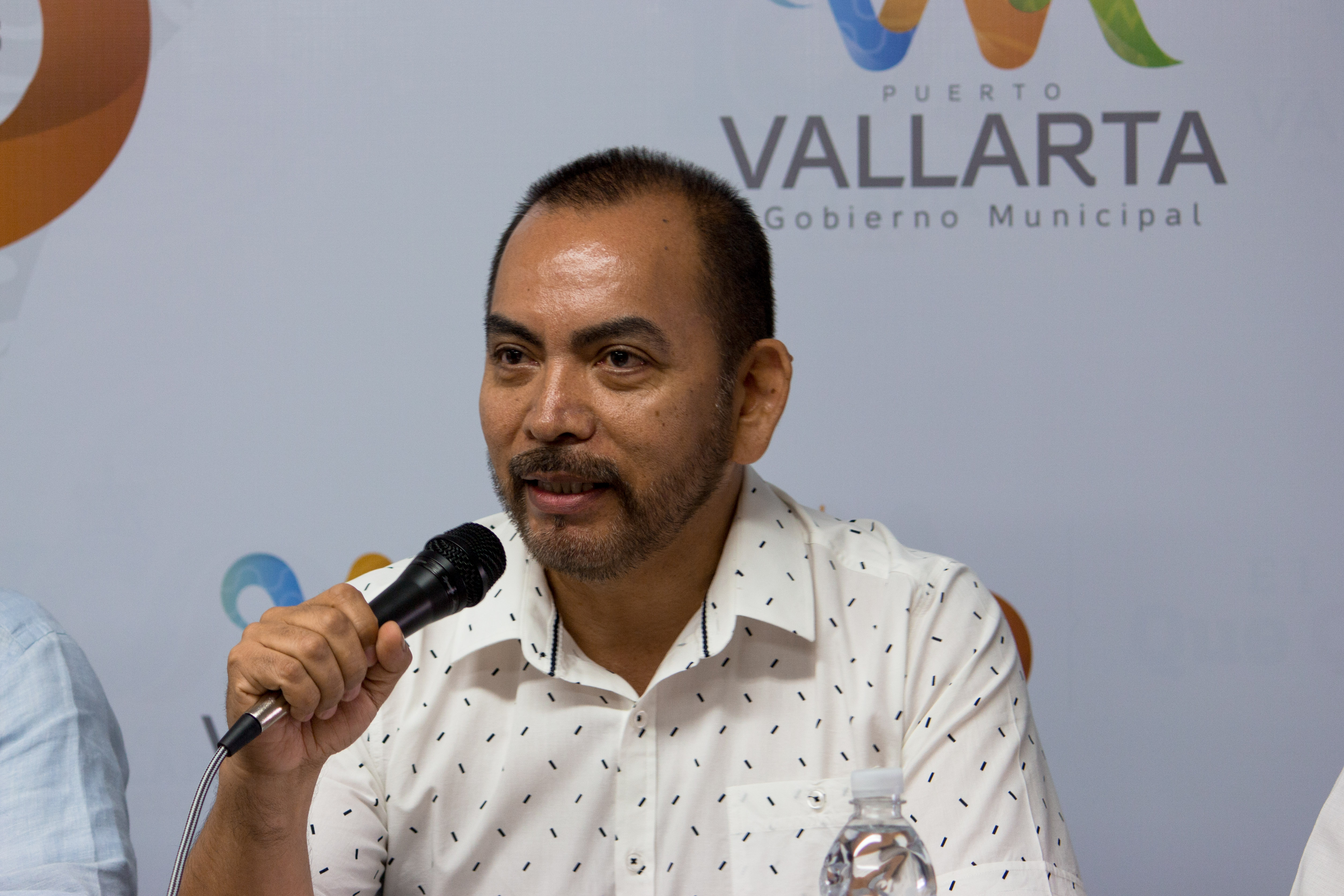 Alejandro Sánchez Cortés, director del Encuentro Internacional de Poetas y el Arte "Letras en la Mar"