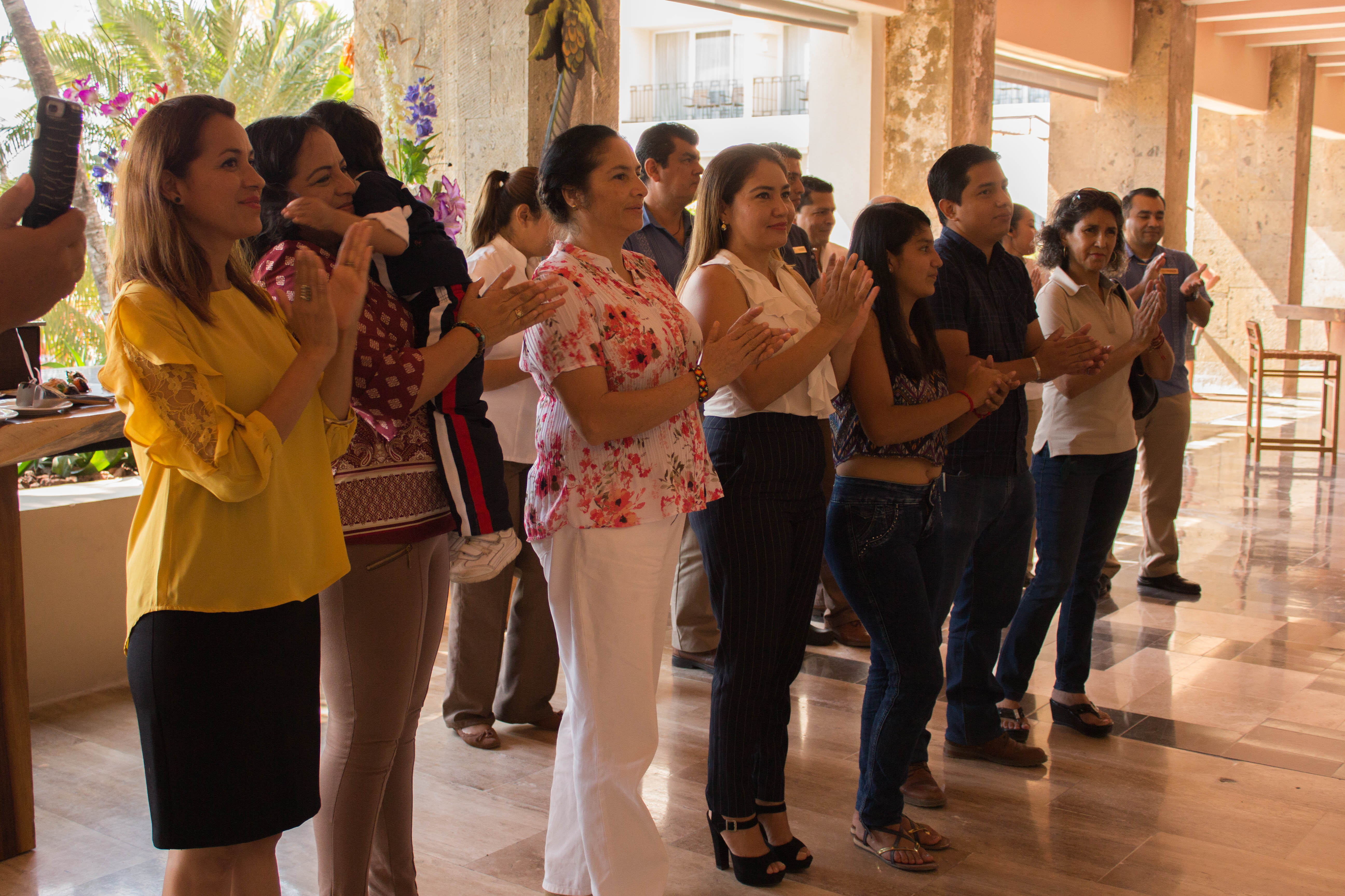 Adolescentes, jóvenes y adultos mayores participan en los cursos gratuitos