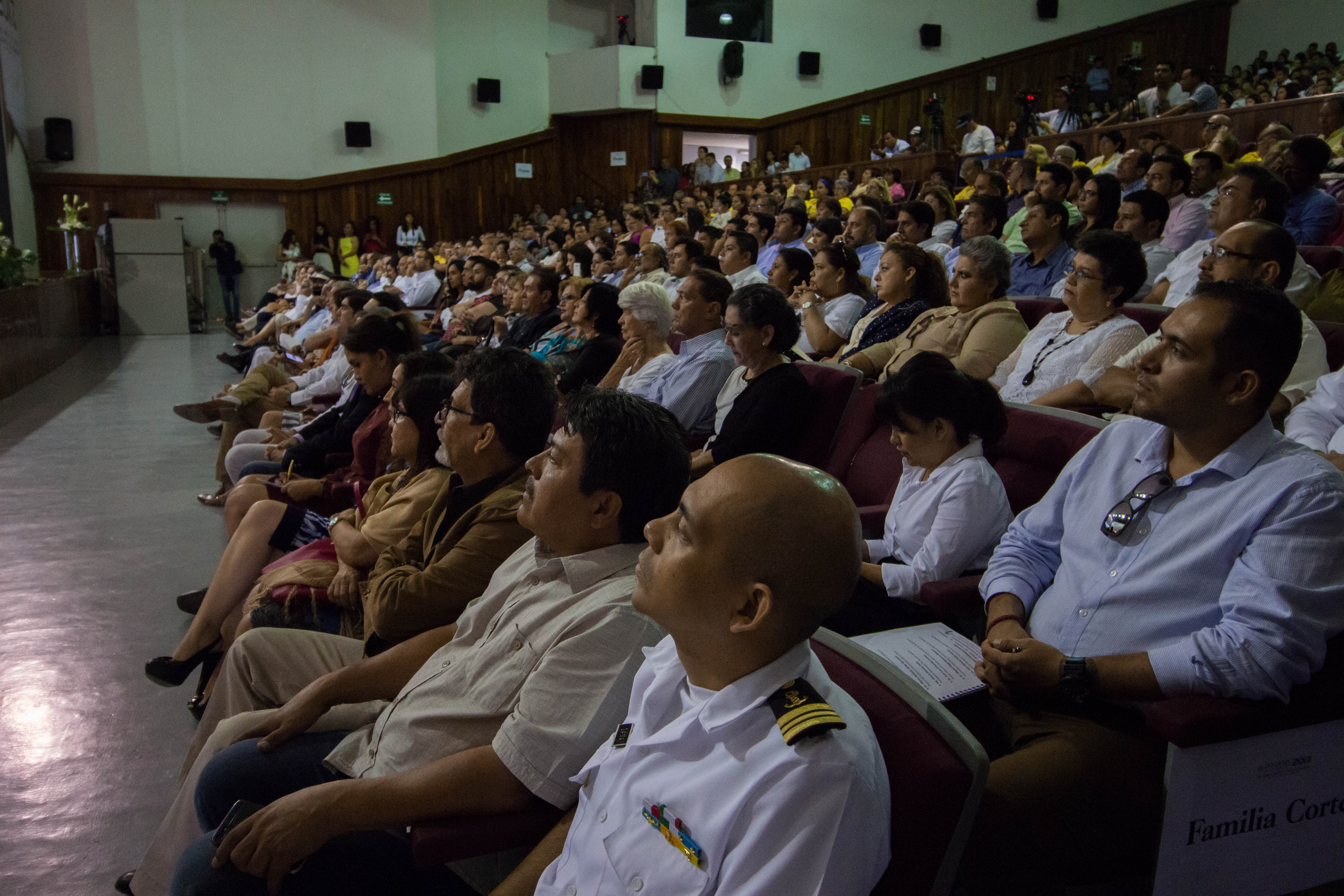 Integrantes de la Comunidad CUCosta y sociedad en general asistieron al Informe de actividades