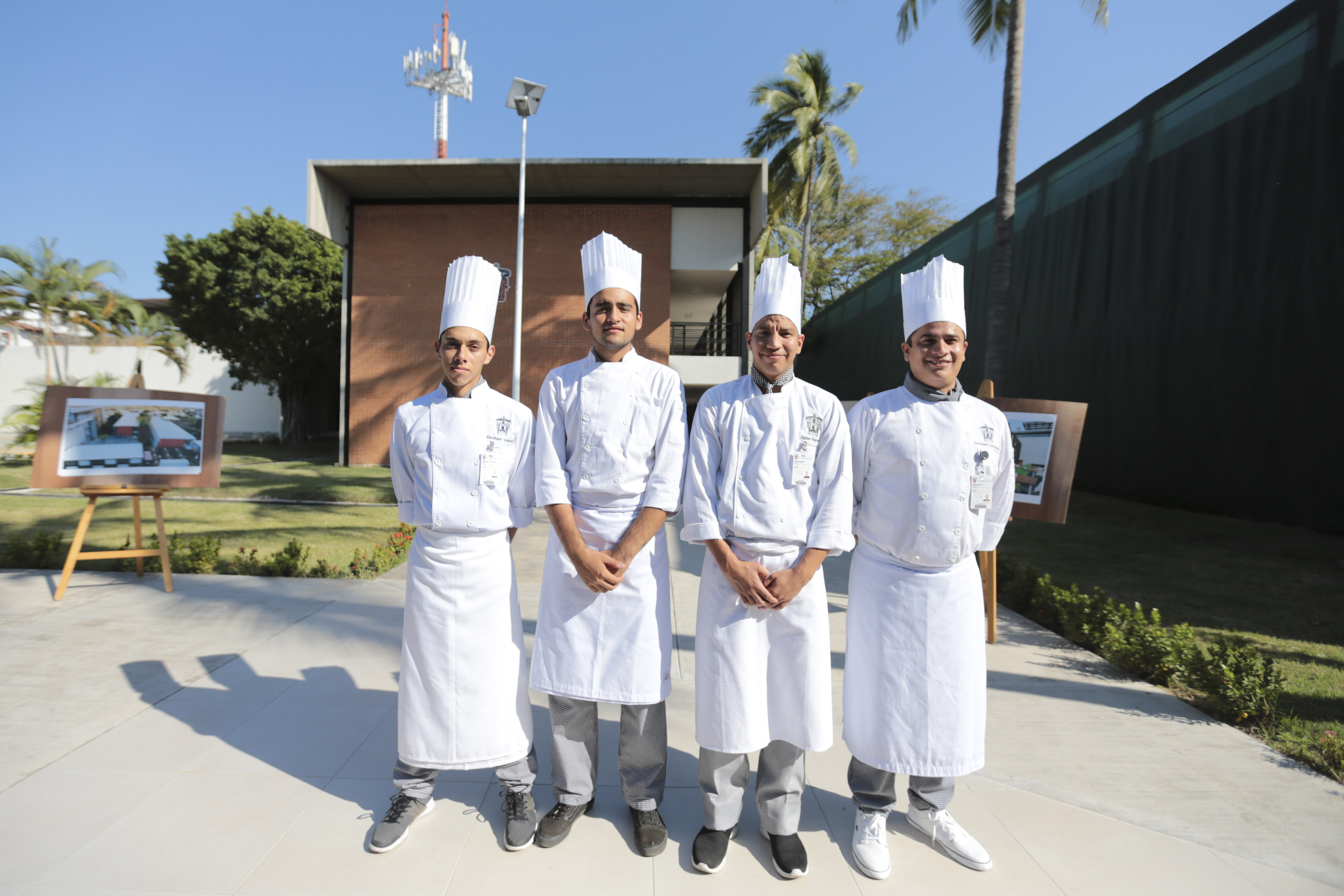 Estudiantes de la 1era. generación de la Lic. en Ciencias y Artes Culinarias del CUCosta