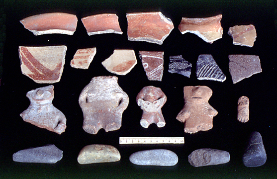 Tiestos #1-#8 Llanitos Rojo/Bayo; #9-#11, Amparo; #12, Llanitos Cepillado; #13-#17, Figurillas Llanitos; #18-#22, piedras para pulir cerámica.