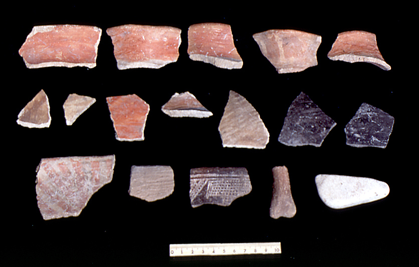 Tiestos #1-#9 y #13, Llanitos Rojo/Bayo; #14 Llanitos Cepillado; #10-#12 y #15-#16 posiblemente Amparo; #17, piedra para pulir cerámica.