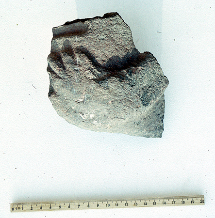 Antebrazo y mano de una escultura 