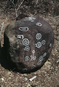 Peña Grabada -12 Grabados representando el sol