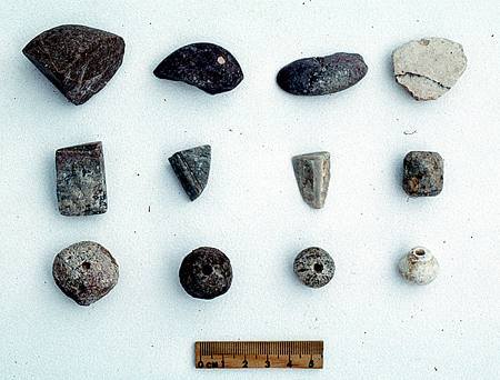 Cosas de piedra serpentina #1-#12 ilustrando el proceso de fabricar joyería.