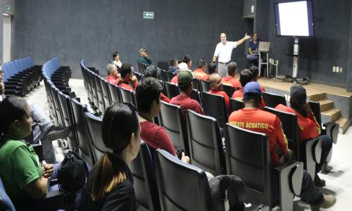 CUCosta capacita a personal de Protección Civil y Salvavidas en manejo y conservación de cocodrilos