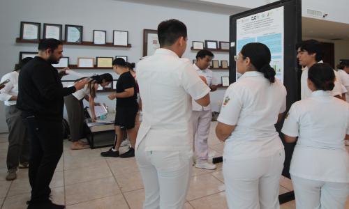 Estudiantes de Enfermería del CUCosta presentan proyectos de investigación y diagnósticos clínicos