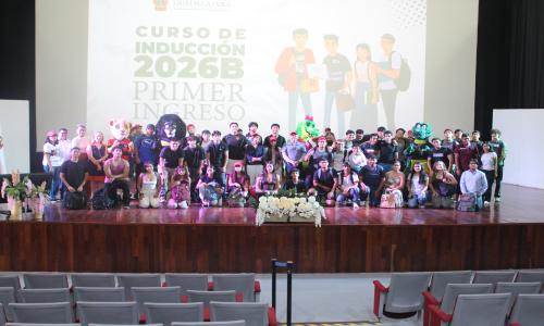 La rectora María Esther Avelar Álvarez da la bienvenida a la nueva generación del CUCosta
