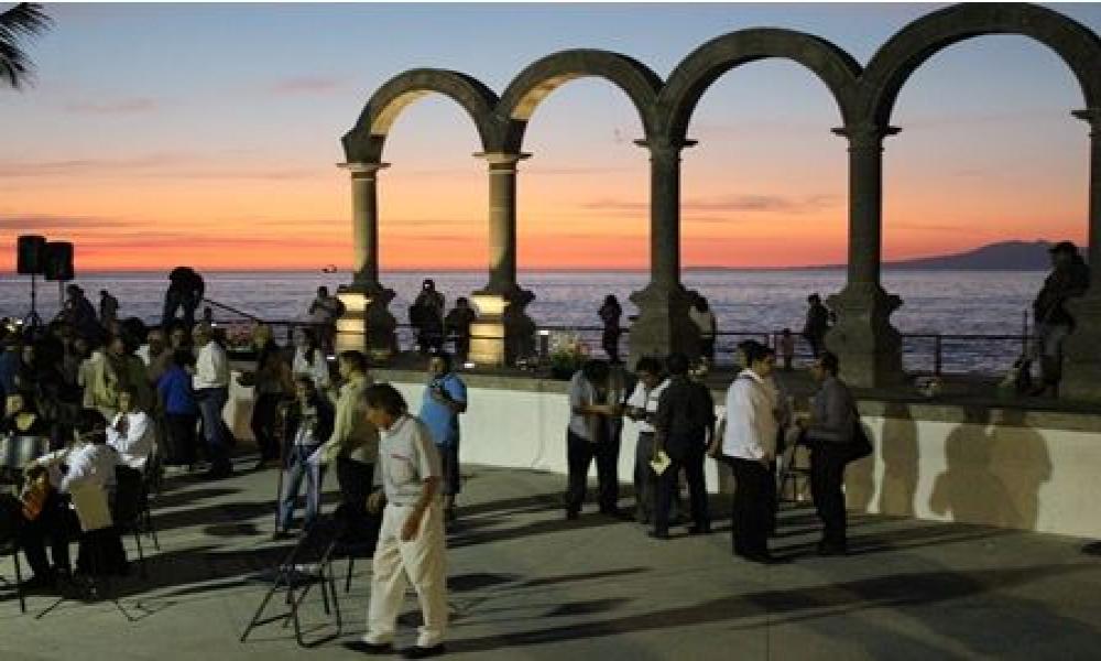 Inicia “Letras en la mar” con poetas y escritores internacionales