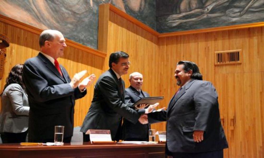 Cortés Guardado Rinde Protesta como Rector del CUCosta