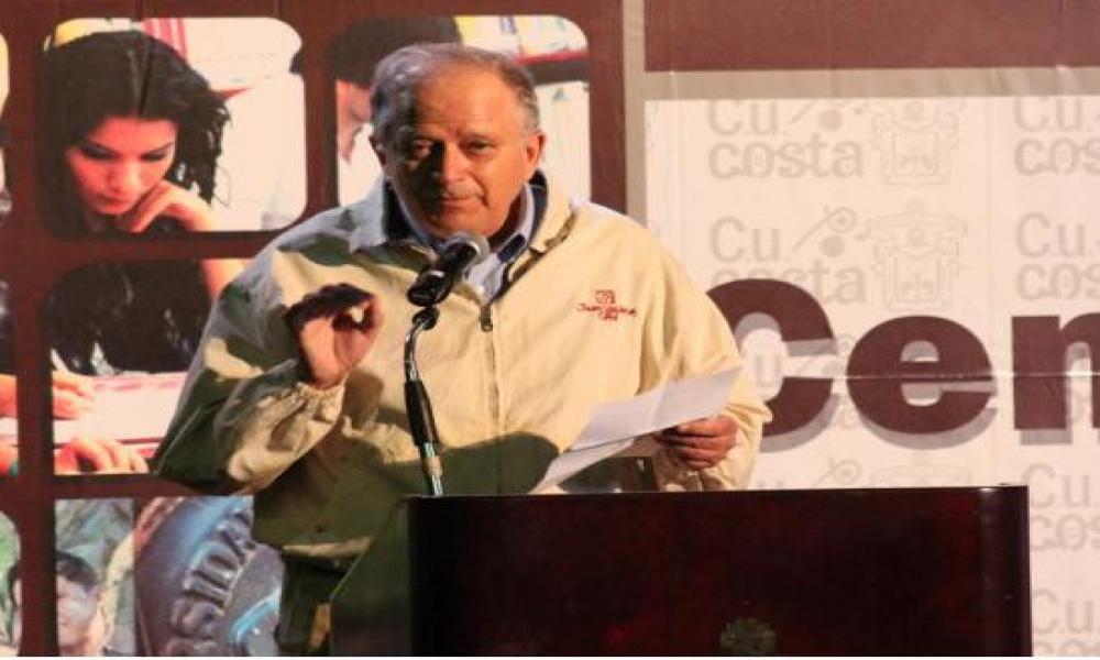 Homenajean al poeta argentino Juan Gelman en Letras en la Mar