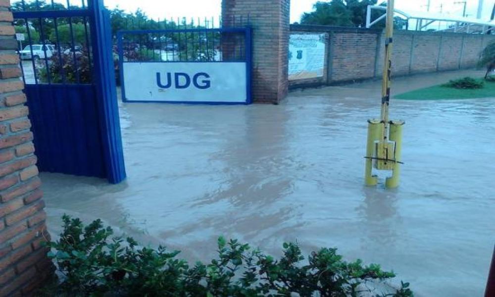 Contingencia en el CUCosta por continúas lluvias e Inundación