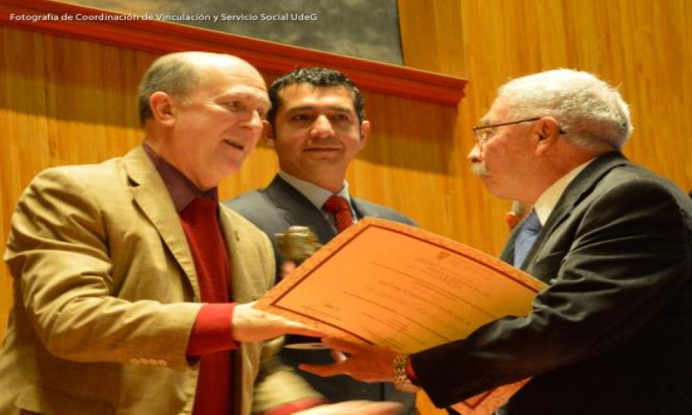 Entregan por octava ocasión presea Irene Robledo, Dr. Cifuentes obtiene Premio Especial