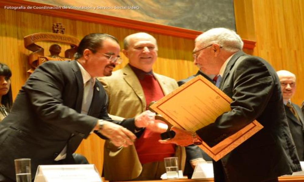 Entregan por octava ocasión presea Irene Robledo, Dr. Cifuentes obtiene Premio Especial