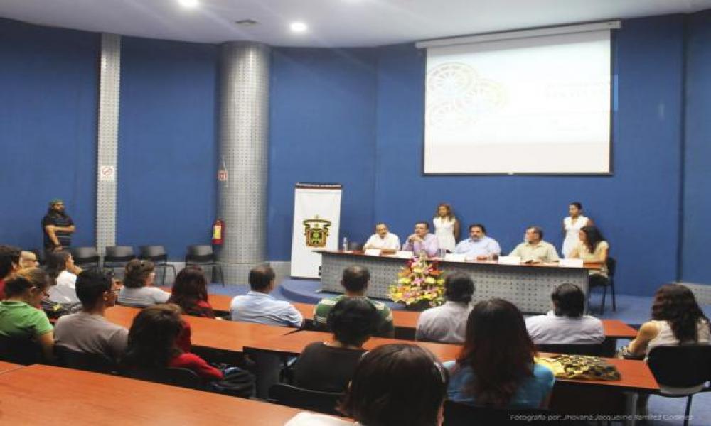 Estudios de Calidad con Trece Acreditaciones en el CUCosta