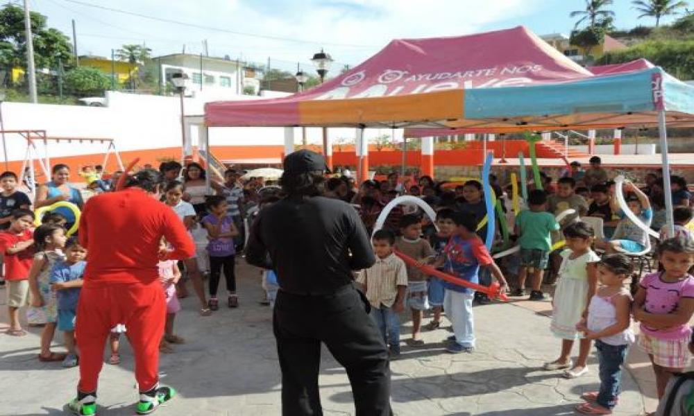 El Programa de Vinculación del CUCosta organiza con éxito su cuarta campaña navideña