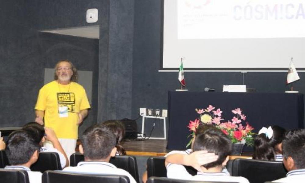Se imparte taller de astronomía para niños en el CUCosta