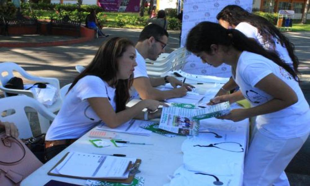 Alumnos de la Carrera de Medicina realizan la Feria de la Salud