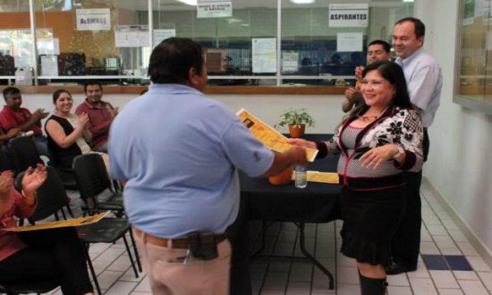 Entrega de reconocimientos a Trabajadores Administrativos Fundadores del CUCosta