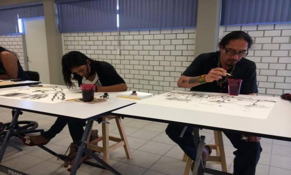 Alumnos de la Carrera en Artes Visuales ingresan a taller de tinta china