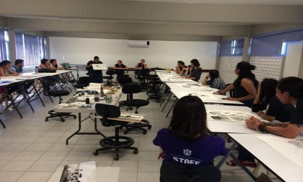 Alumnos de la Carrera en Artes Visuales ingresan a taller de tinta china