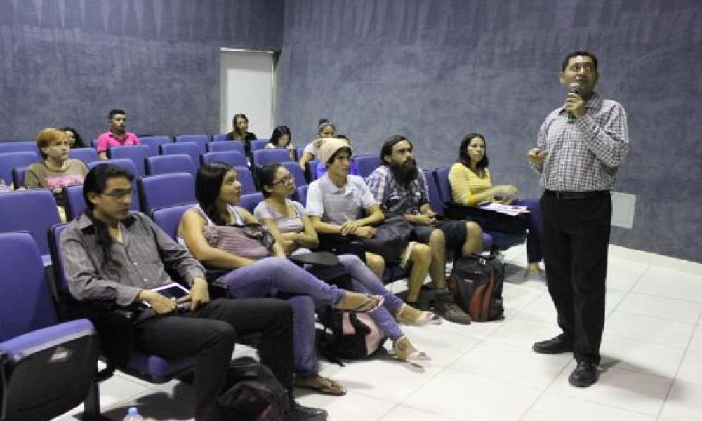 La Licenciatura en Artes Visuales del CUCosta realiza charla sobre Ciencia y Arte