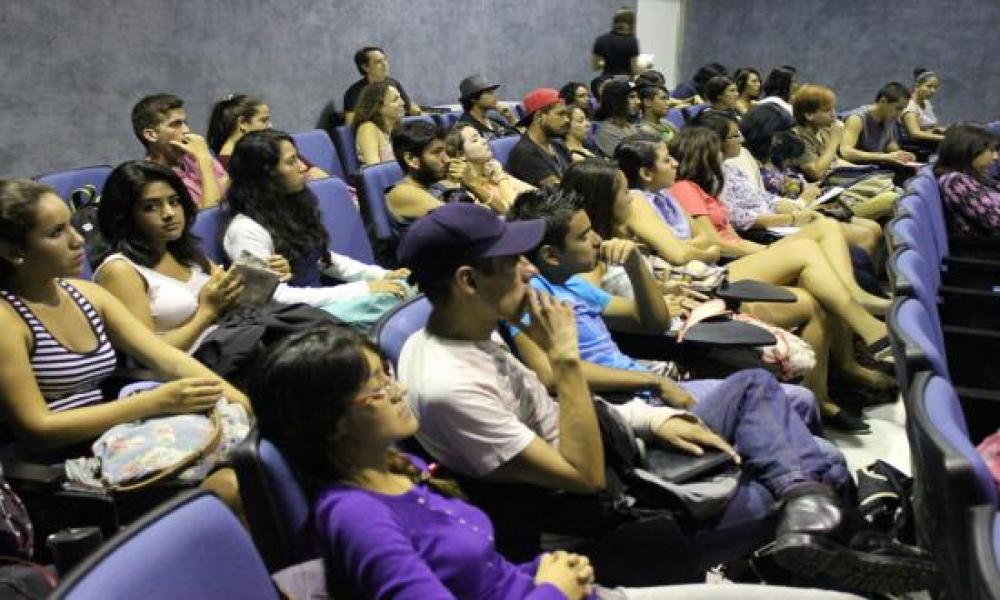 La Licenciatura en Artes Visuales del CUCosta realiza charla sobre Ciencia y Arte