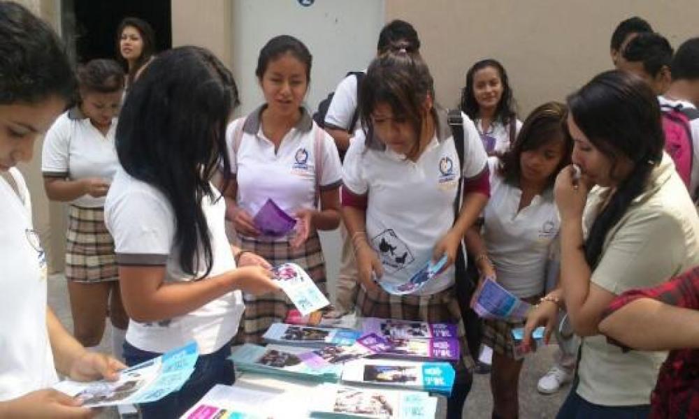 Estudiantes del COBAEJ visitan el CUCosta para conocer su oferta académica