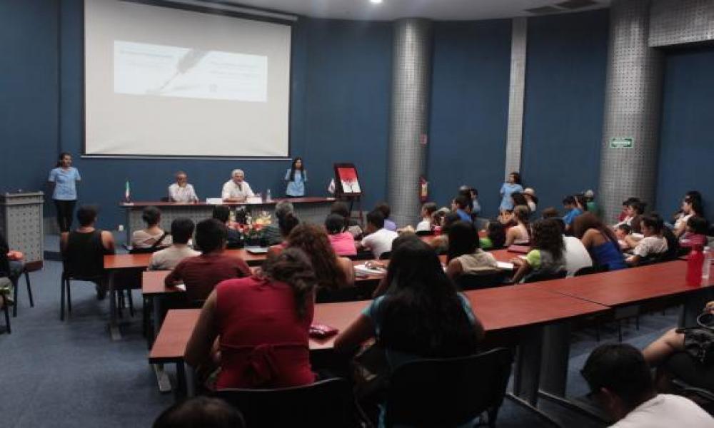 Conferencia “Jóvenes, Ética y Política” en CUCosta
