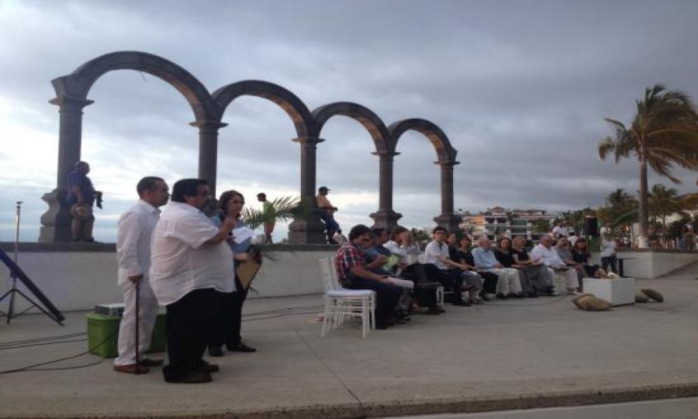 Rector del CUCosta presente en la inauguración de Letras en la Mar