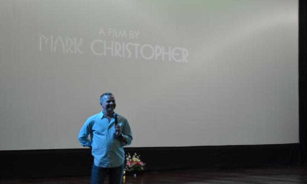 El director Mark Christopher recibe la Iguana de Oro en el 15° FICPV