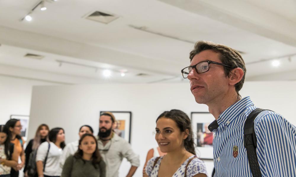 Inauguran exposición “Naro Pinosa” y “Al paso del tiempo”