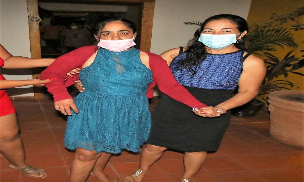 Universitarios del CUCosta entregan “Casa Violeta” en Los Llanitos