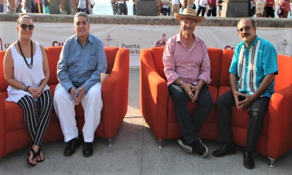 Dejaron poemas impregnados en Puerto Vallarta con “Circunnavegaciones”