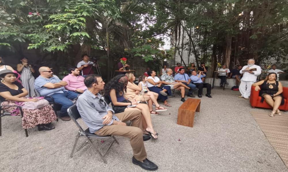 Dejaron poemas impregnados en Puerto Vallarta con “Circunnavegaciones”