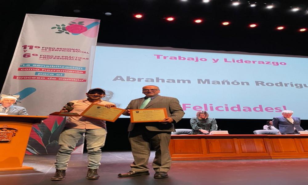 Recibe CUCosta Presea al Servicio Social Irene Robleado García en beneficio de la sociedad