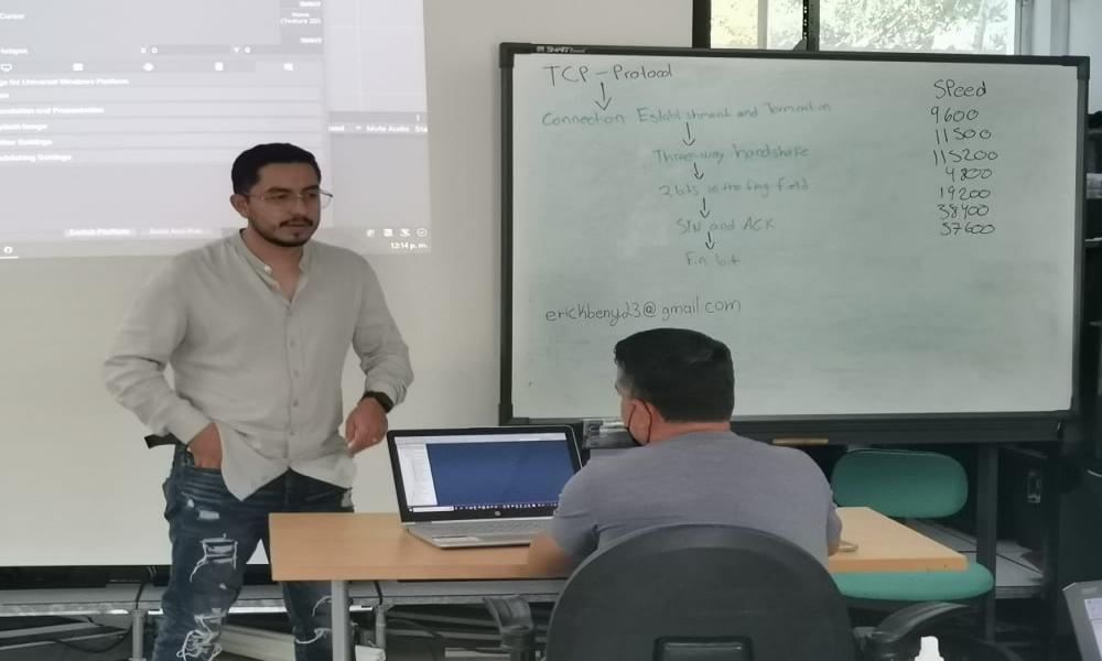 Realizan actualización tecnológica para maestros y alumnos del CUCostaRealizan actualización tecnológica para maestros y alumnos del CUCosta