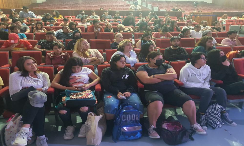 Comparten artistas experiencias en autogestión de proyecto culturales con la comunidad universitaria