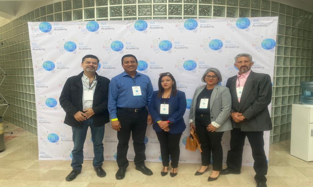 Académicos del CUCosta reciben merecidos reconocimientos en Instructor Day 2023 de Cisco